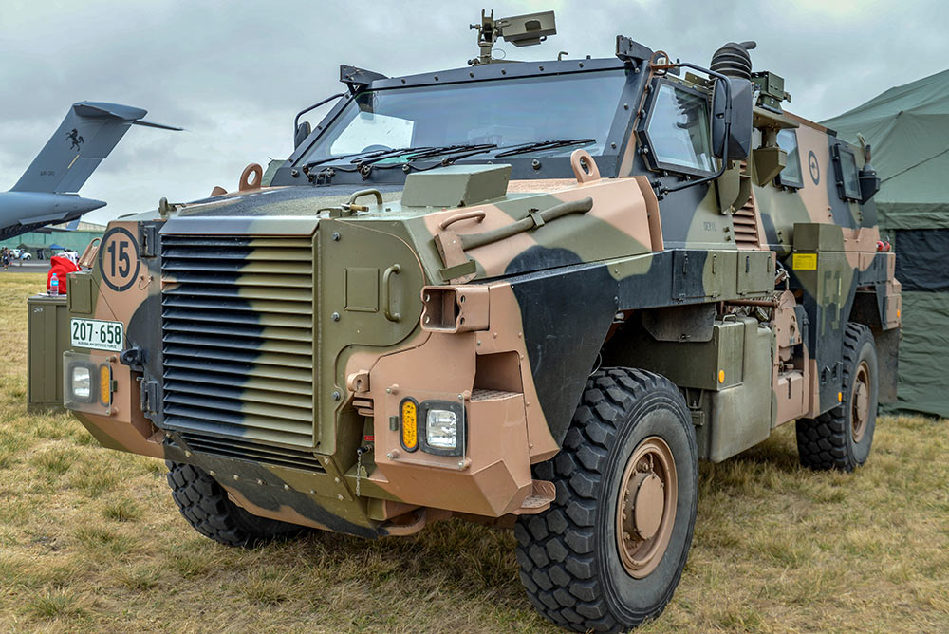 "棘蛇"轻型装甲车将要取代现役的"蝮蛇(bushmaster)"装甲运兵车.