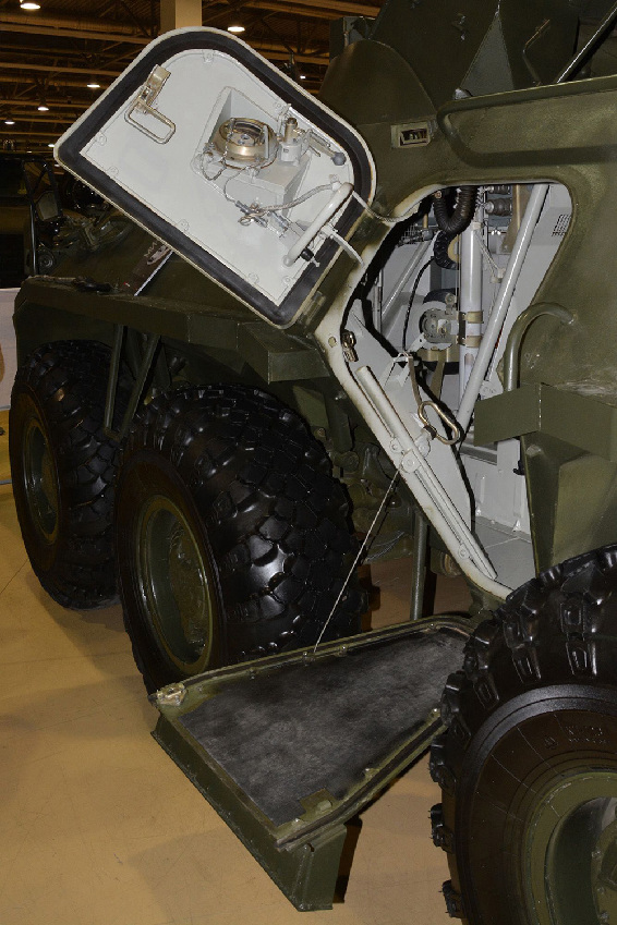 俄罗斯展出btr-82a装甲车 内部细节公开