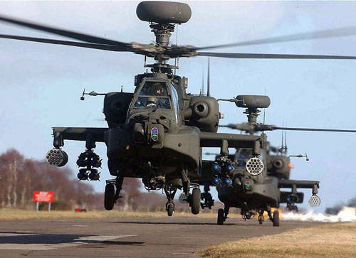 美军阿帕齐直升机对地攻击能力世界范围内首屈一指。