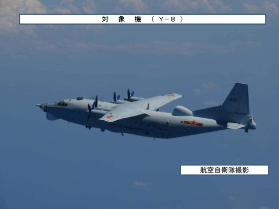 日本航空自卫队拍摄的解放军运-8电子情报收集与侦察机