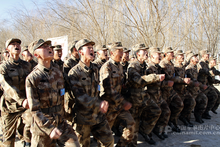 兰州军区某钢铁团新兵迎接入伍训练剪影