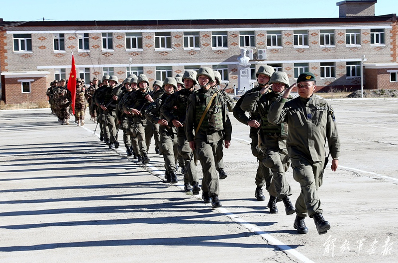"猎鹰-2015"中蒙特种部队首次联合反恐训练开训仪式在蒙古国武装力量