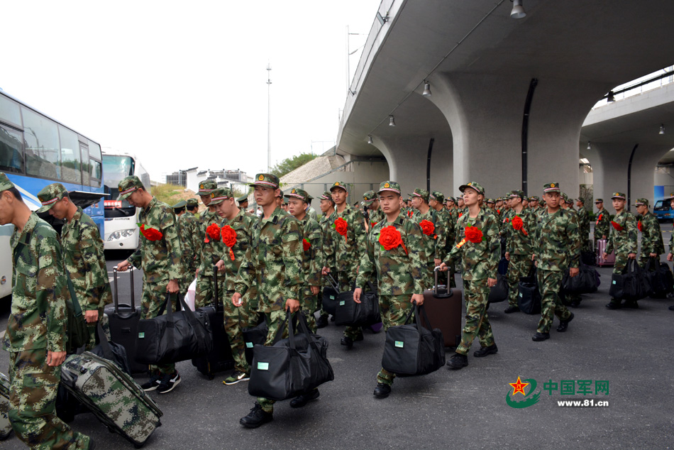 武警安徽总队喜迎首批新兵入营