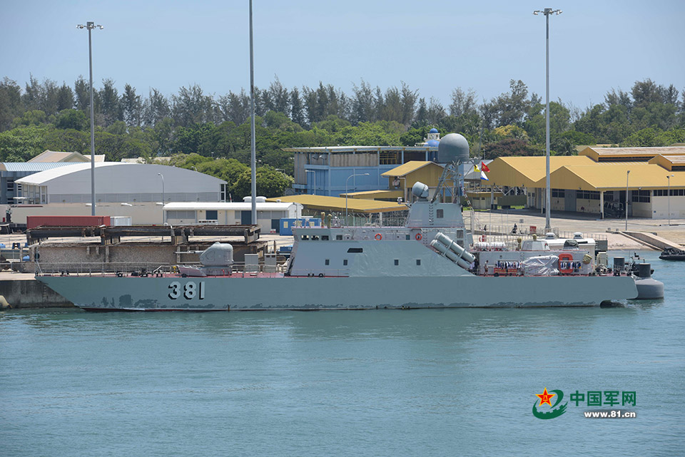 海军兰州舰抵达文莱穆阿拉港