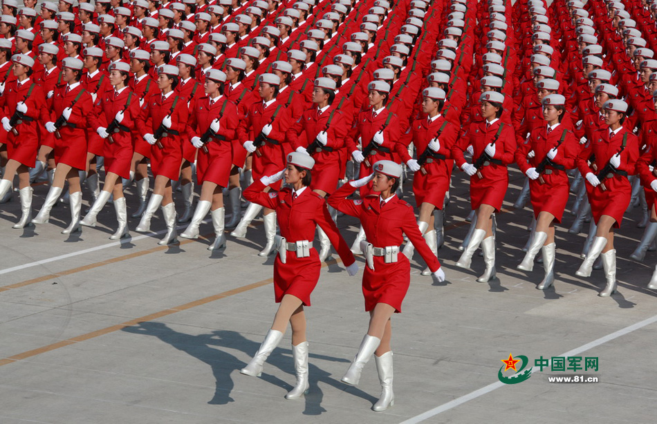 2009年国庆60周年阅兵中的女民兵方队.乔天富 摄